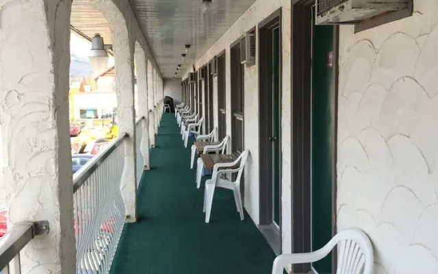 East Kootenay Motel