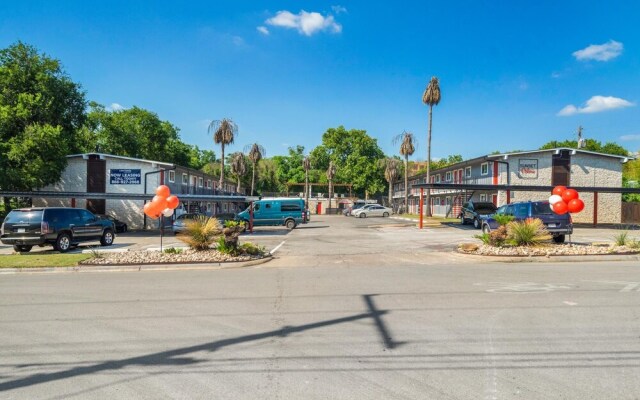 Stylish 1BR Near UT Highland Evonify