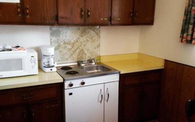 Maple Leaf Inn & Suites