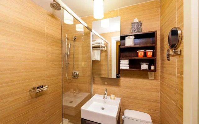 Empire Hotel