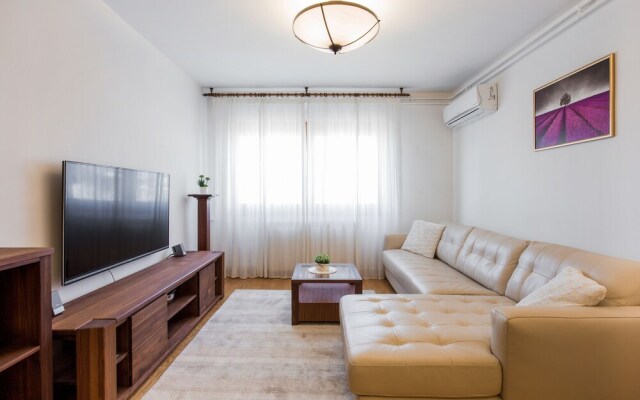 Apartment Downtown Zmaj Jovina