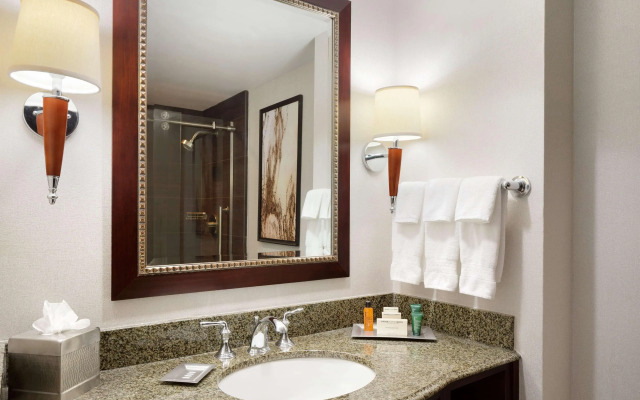 Hilton East Brunswick Hotel & Executive Meeting Center