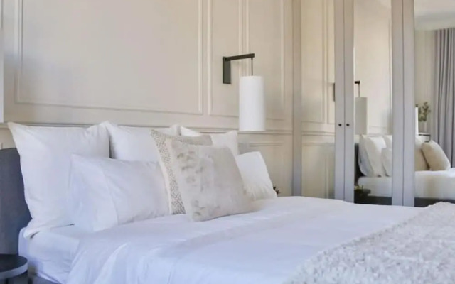 Design Passy Terrace 2 Bedroom Apt With Balcony in Paris