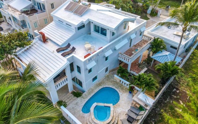 Newly Renovated 8 Bedroom Ocean Front Villa with Pool