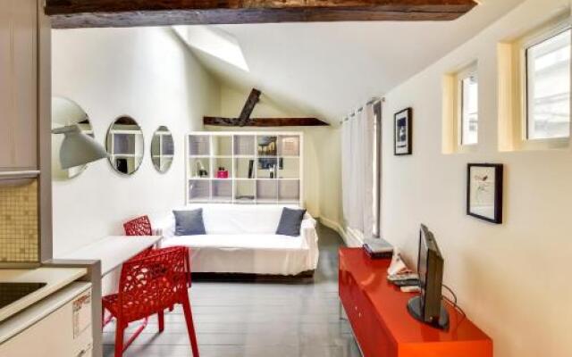 Unit 011 Saint Germain Des Pres (Seine)