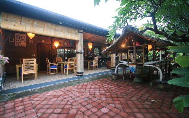 Amed Harmony Cafe and Bungalows