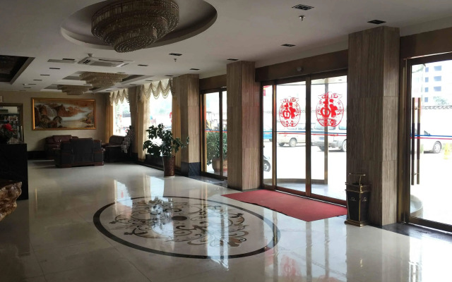 Junlin Hotel (Yangshuo West Street Central Plaza Branch)
