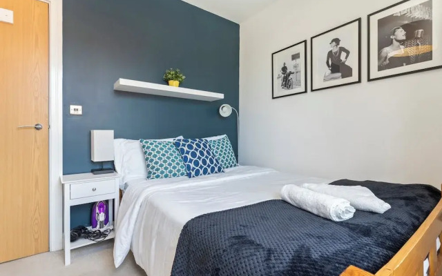Kingsland High Street Apartment