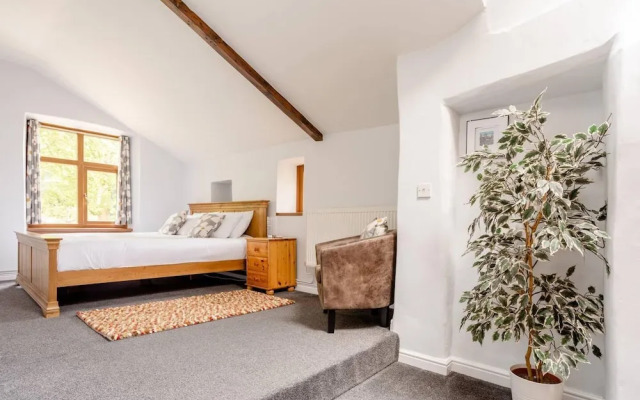 Oldmill-2bed-sleeps6-hottub-privategarden