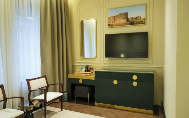 Sur Royals Hotel's