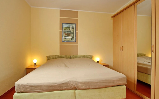 Comely Apartment in KÃ¼hlungsborn With Garden