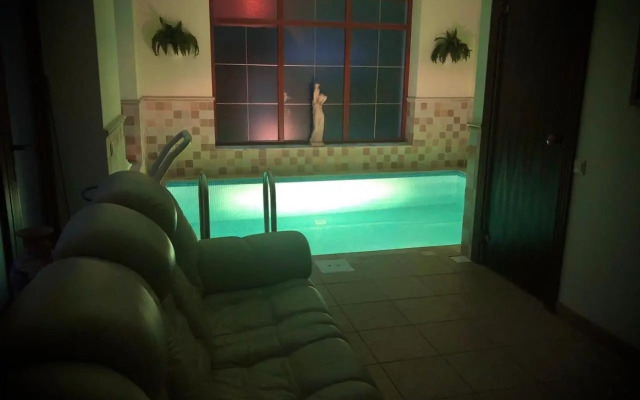 Guests house with amazing pool and sauna