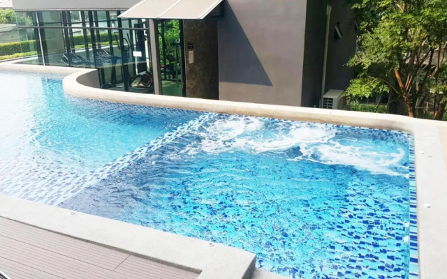 The Excel Groove Condo at Lasalle 52