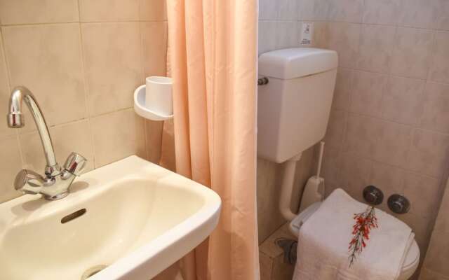 Comfy green studio/just 150m to the beach