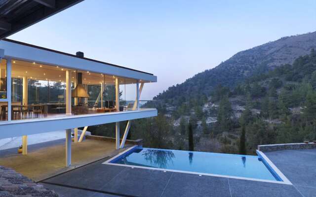 Lioness' Fountain Villa