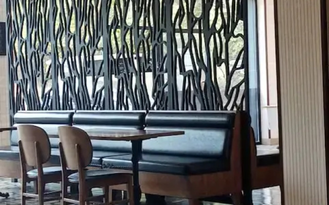 Maidos Hotel & Suites