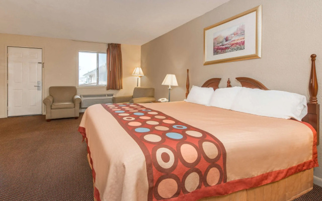 Super 8 by Wyndham Centerville-Richmond