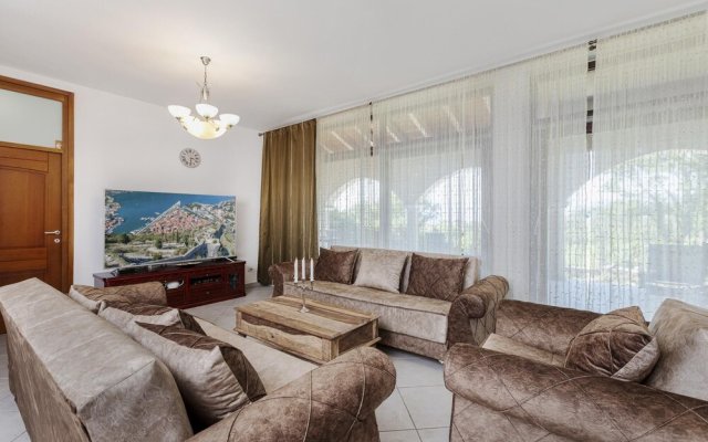 Marvelous Villa With View and Jacuzzi in Kotor
