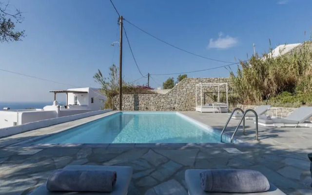 Traditional Villa With Swimming Pool