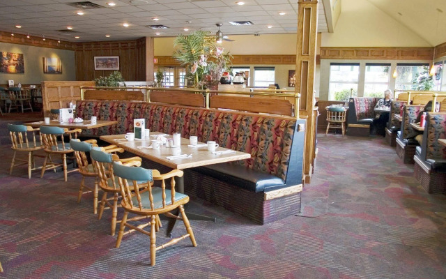 Best Western Plus Emerald Isle Hotel