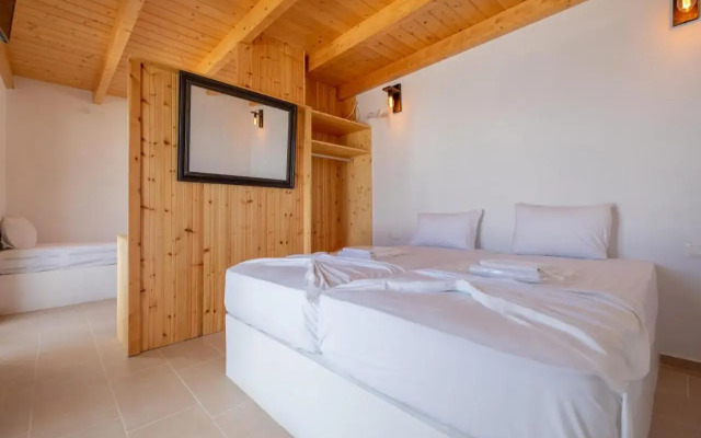 Lorenzo Studios and Suites Paros