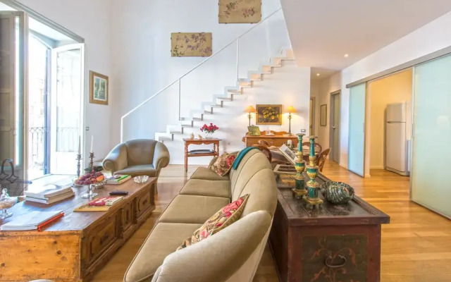 Charming Apartment in the City Center by Wonderful Italy