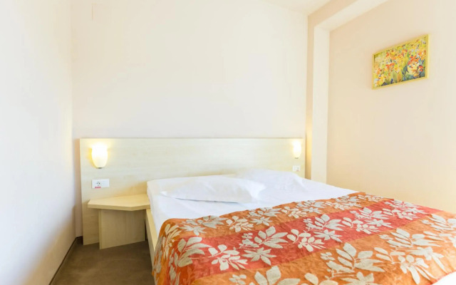 Stop Hotel