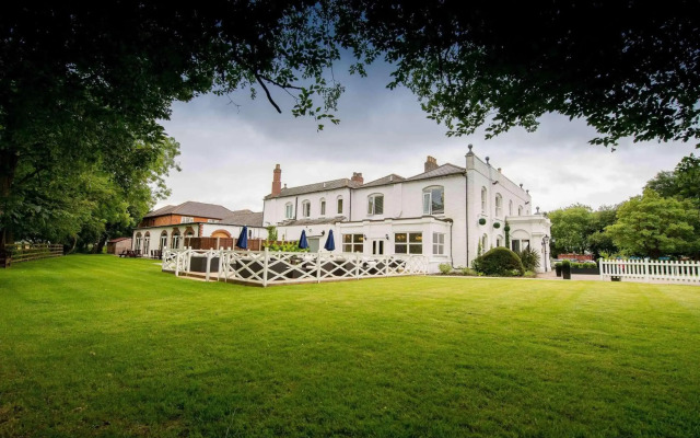 WorldHotels Distinctive Woughton House Hotel