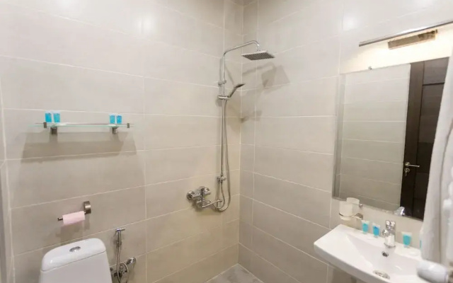 Falcon Apartments - 300 Aragveli