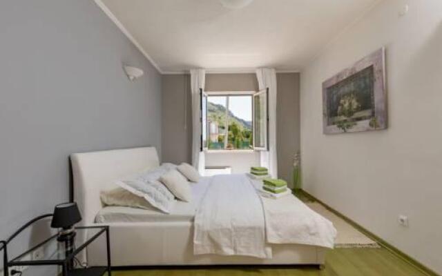 Villa stunning view in quiet area,nudist friendly