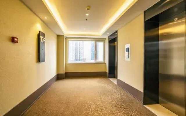 Qingdao Yingshi Hotel