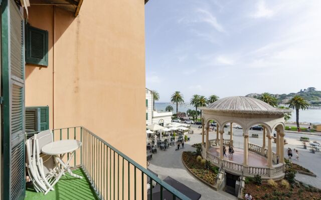 JOIVY Kiosk Opera House