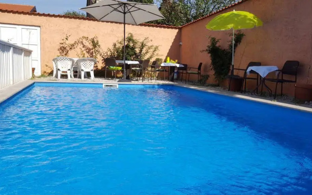 AppleLine Apartments