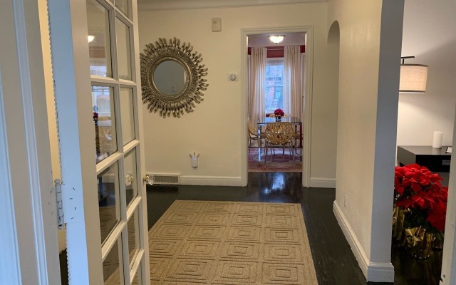 Spacious Luxury home, 5 min to Detroit golf club/ 4 car free parking!
