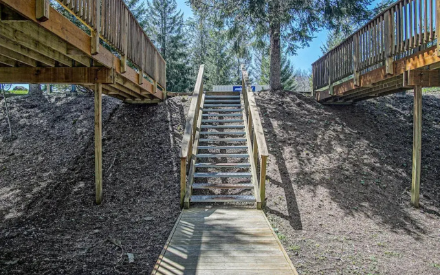 Powderidge 2 -slope Side, Spacious Deck