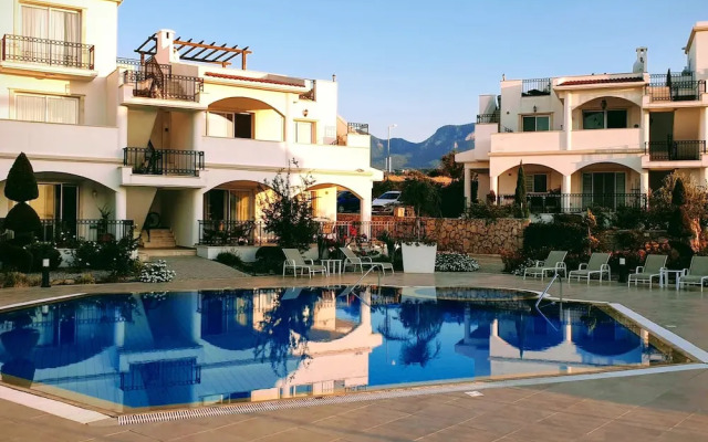 Sunny and Family Friendly Apartment Directly at the Pool