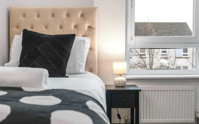 Urban Elegance 5-Bed Glasgow Home
