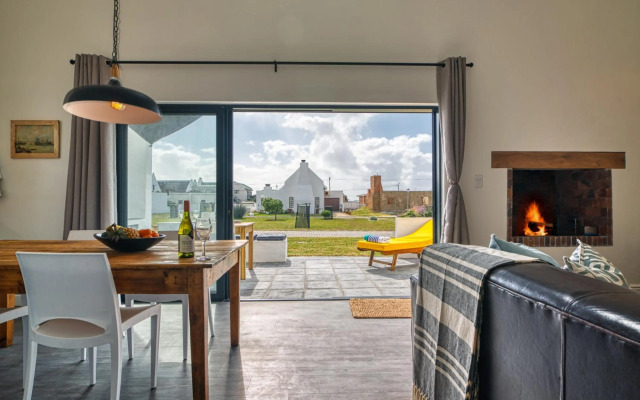 Amia House Struisbaai