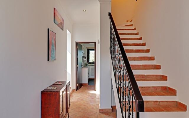 Villa Eiras Altas Grande by Portucasa