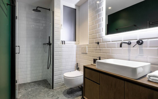 1B · The Beehive Apartment with Luxury Interior