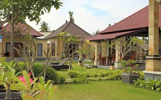 Yogi Beach Bungalow & Restaurant Lembongan