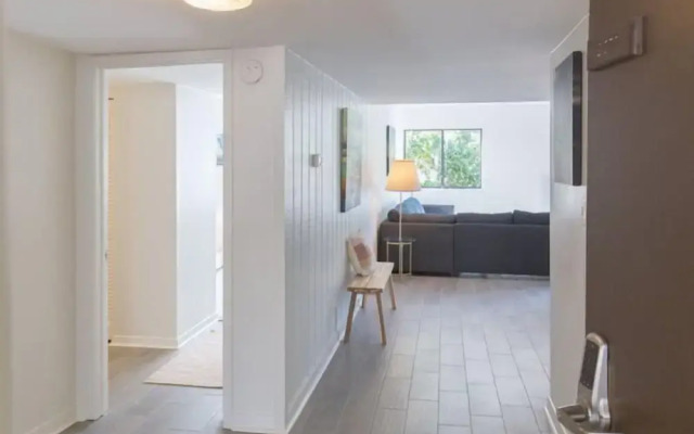 2077 Beachwood