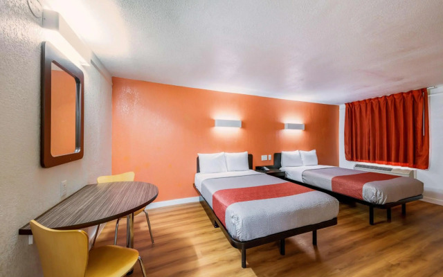 Motel 6 Dallas, TX - Farmers Branch