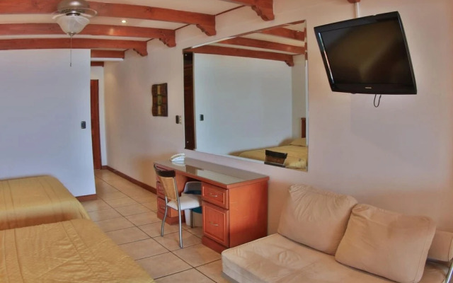 Hotel-style Ocean-view Unit in Flamingo With Pool