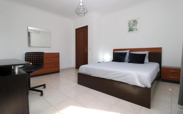 Charming Private Rooms in an Apartment A2 Penha - Faro