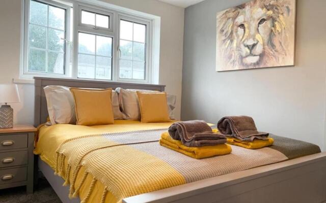 Stunning Beautiful 4-bed House in South Wales