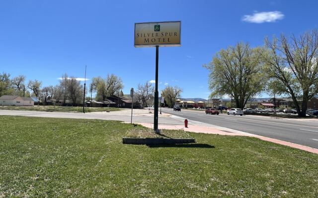 Silver Spur Motel