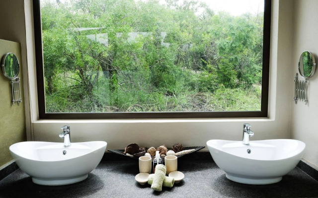 Cheetah Paw Eco Lodge
