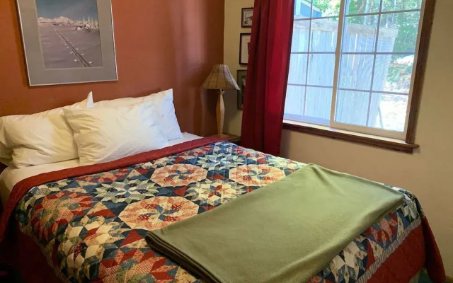 Creekside Inn