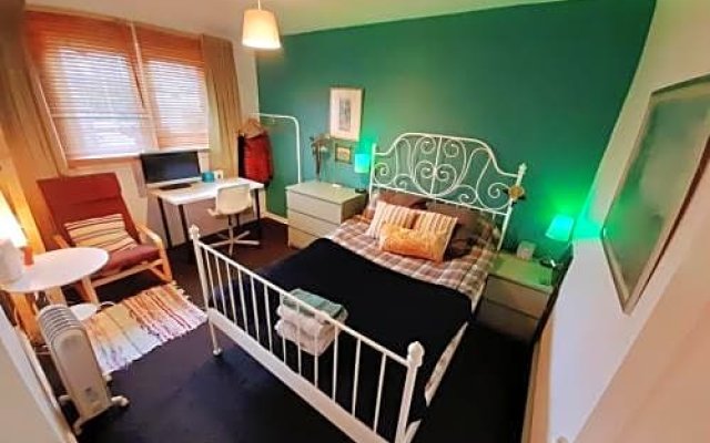 2bed Guest Wing - Charming Glasgow Villa - off M8 M80